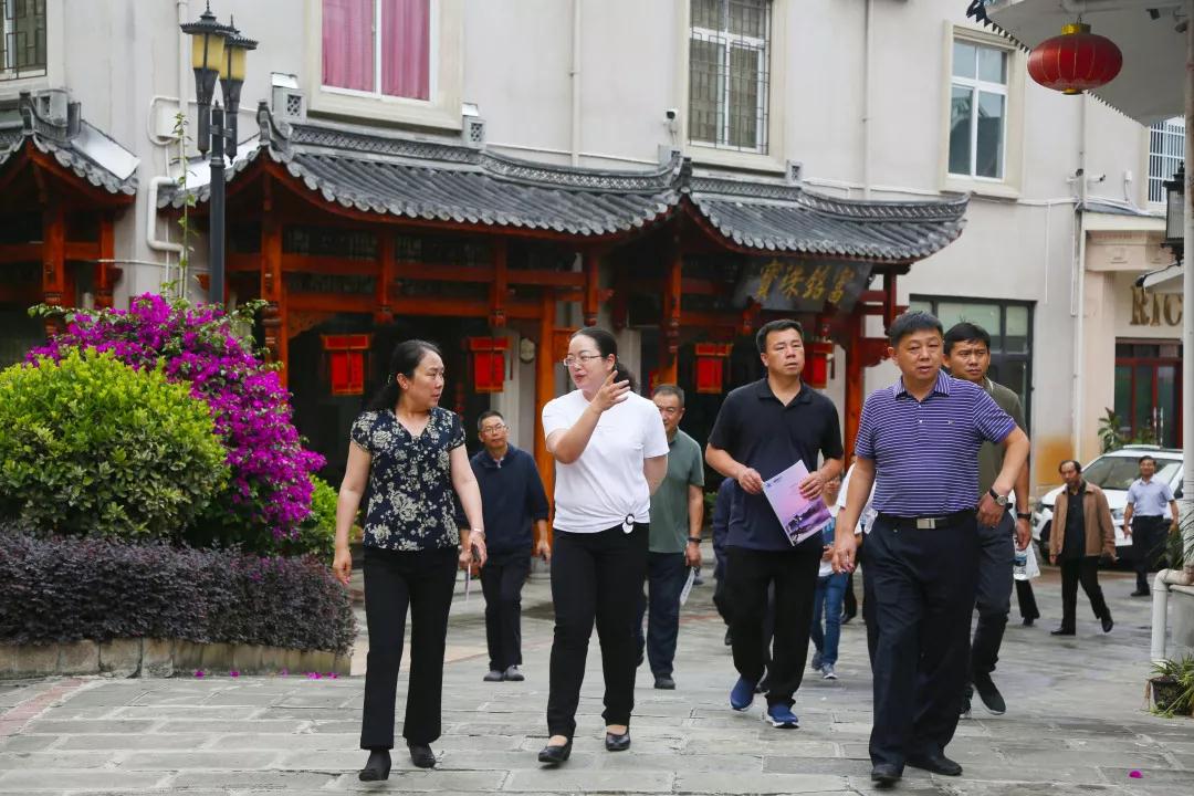 大理州、市領(lǐng)導(dǎo)一行參觀考察高黎貢文化創(chuàng)意產(chǎn)業(yè)園區(qū)